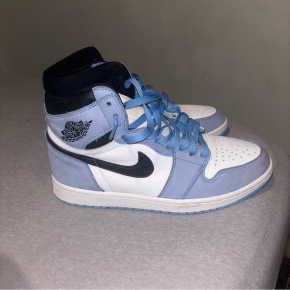 Size 10 - Jordan 1 Retro OG High University Blue